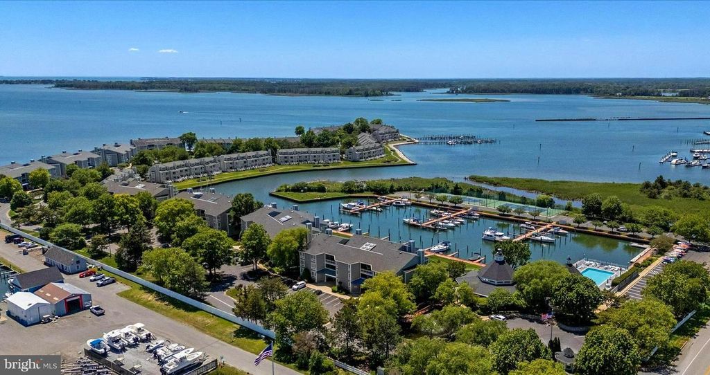 Image 2 of property listing at 116 OYSTER COVE DR #1D, Grasonville, MD 21638