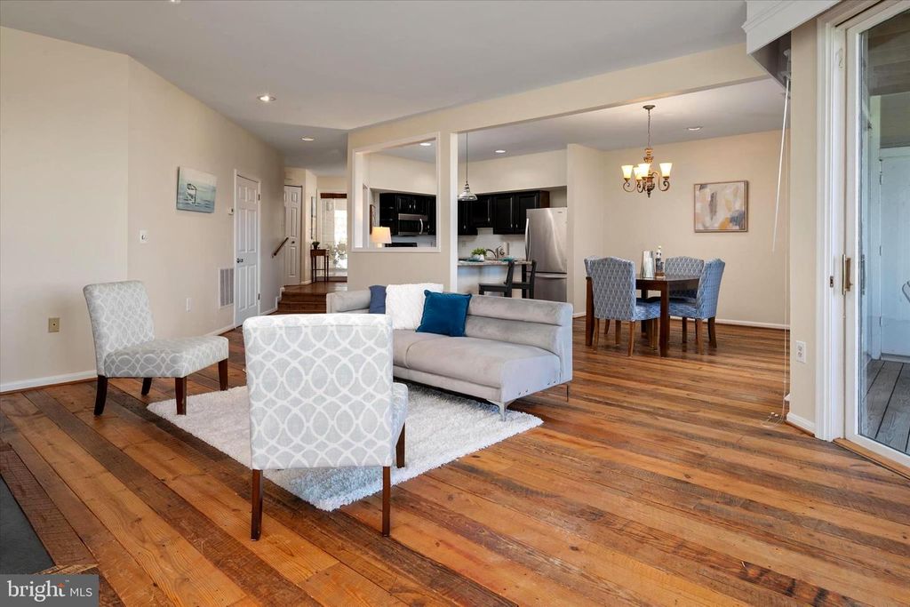Image 21 of property listing at 116 OYSTER COVE DR #1D, Grasonville, MD 21638