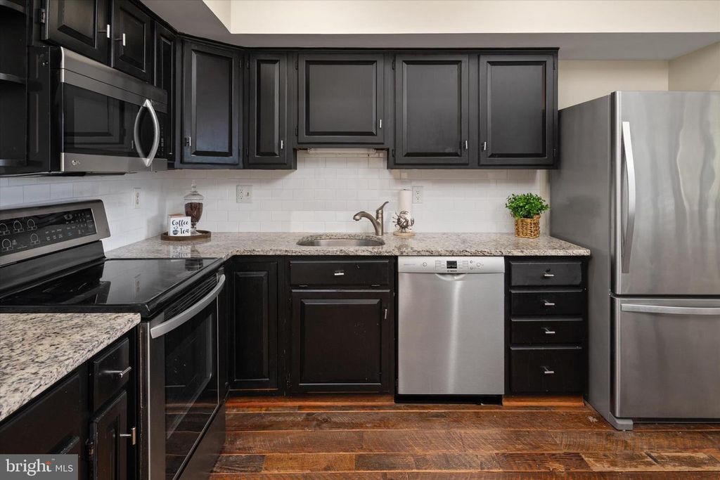 Image 27 of property listing at 116 OYSTER COVE DR #1D, Grasonville, MD 21638