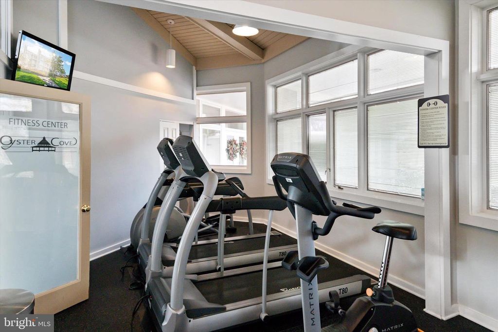 Image 36 of property listing at 116 OYSTER COVE DR #1D, Grasonville, MD 21638