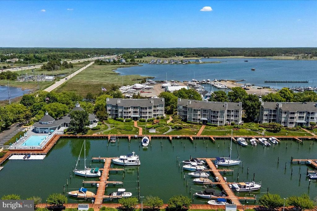 Image 5 of property listing at 116 OYSTER COVE DR #1D, Grasonville, MD 21638