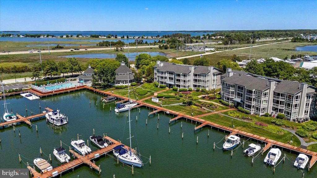 Image 6 of property listing at 116 OYSTER COVE DR #1D, Grasonville, MD 21638