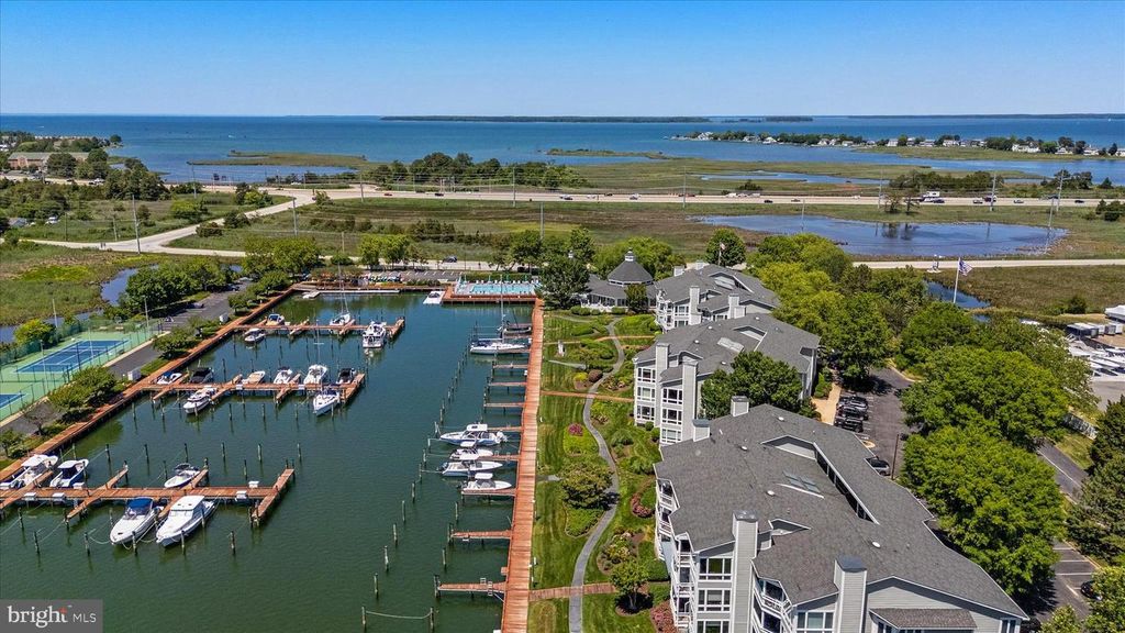 Image 7 of property listing at 116 OYSTER COVE DR #1D, Grasonville, MD 21638