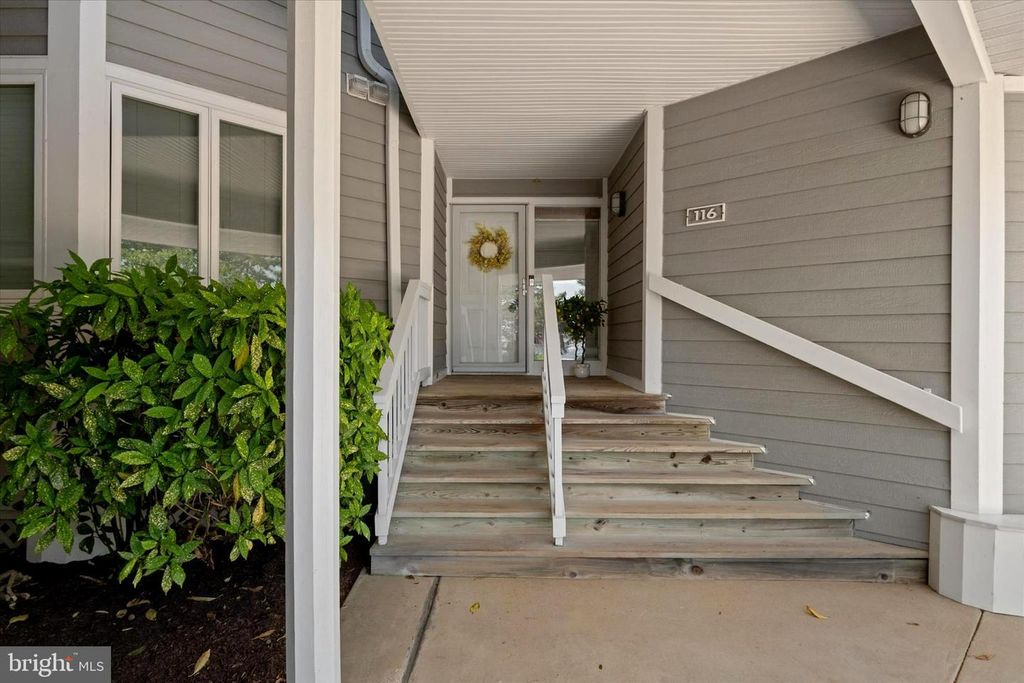 Image 8 of property listing at 116 OYSTER COVE DR #1D, Grasonville, MD 21638