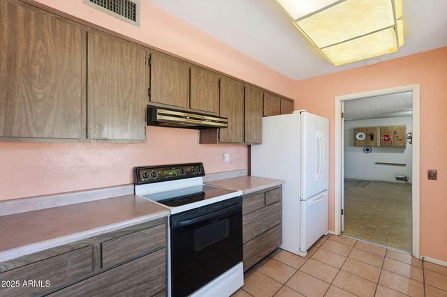 10714 W AMBER Trail, Sun City, AZ 85351