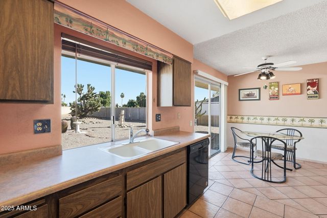 10714 W AMBER Trail, Sun City, AZ 85351