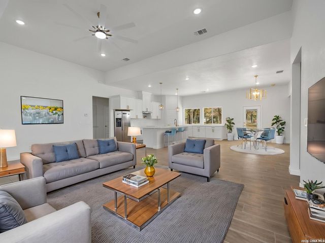 23031 FAWN TRAIL DR, Elmendorf, TX 78112