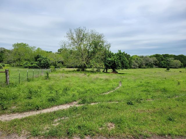 3521 Bryant Road, Schulenburg, TX 78956