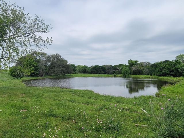 3521 Bryant Road, Schulenburg, TX 78956