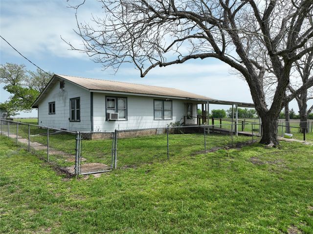 3521 Bryant Road, Schulenburg, TX 78956