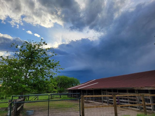 3521 Bryant Road, Schulenburg, TX 78956