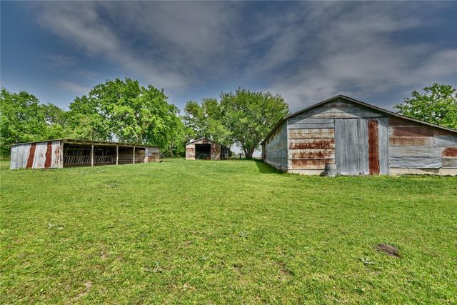 3521 Bryant Road, Schulenburg, TX 78956