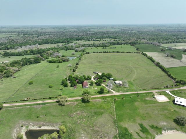 3521 Bryant Road, Schulenburg, TX 78956