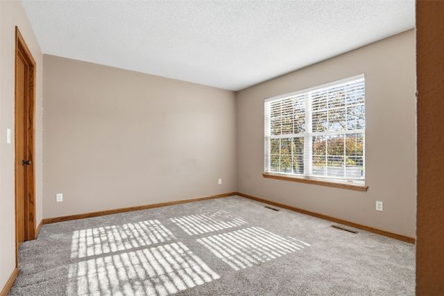 6812 Underwood Avenue SW, Cedar Rapids, IA 52404