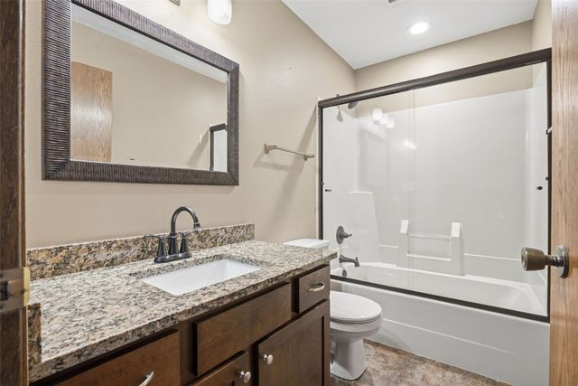 6812 Underwood Avenue SW, Cedar Rapids, IA 52404