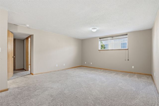 6812 Underwood Avenue SW, Cedar Rapids, IA 52404