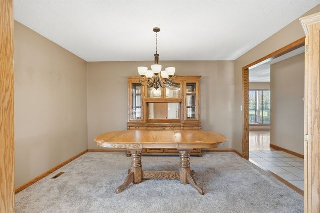 6812 Underwood Avenue SW, Cedar Rapids, IA 52404