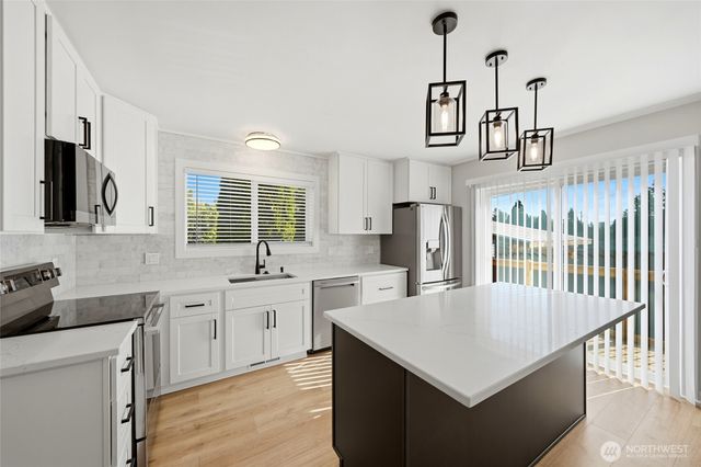 3523 Bennett Drive, Bellingham, WA 98225