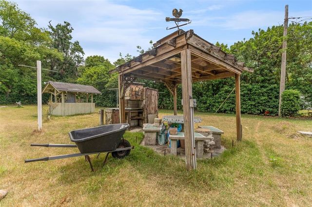 1609 S VALRICO ROAD, Valrico, FL 33594
