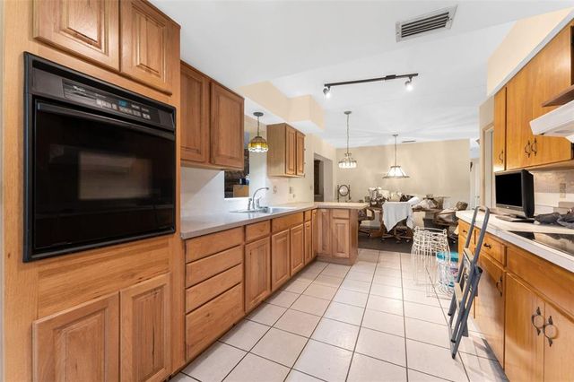 1609 S VALRICO ROAD, Valrico, FL 33594