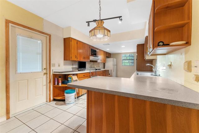 1609 S VALRICO ROAD, Valrico, FL 33594