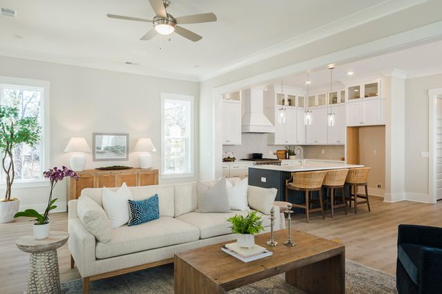 1370 Lucinda Street, Mount Pleasant, SC 29466