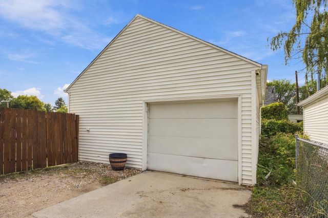 601 11th Street N, Moorhead, MN 56560