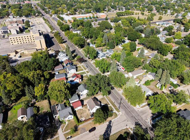 601 11th Street N, Moorhead, MN 56560