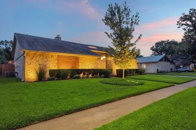 15814 Crestbrook Drive, Houston, TX 77059