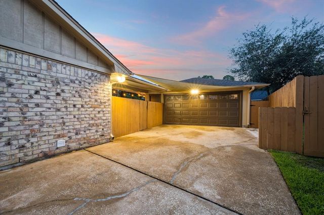 15814 Crestbrook Drive, Houston, TX 77059