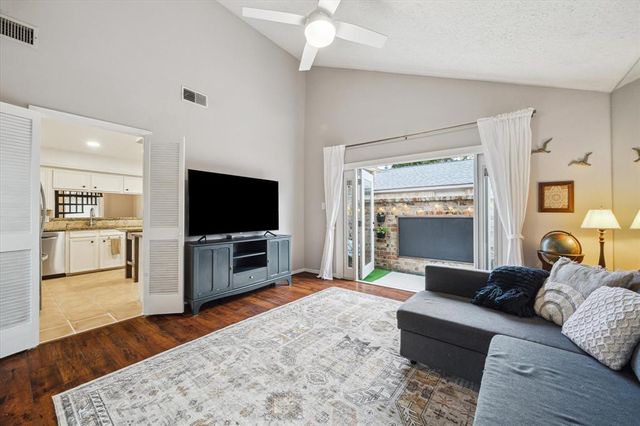 15814 Crestbrook Drive, Houston, TX 77059