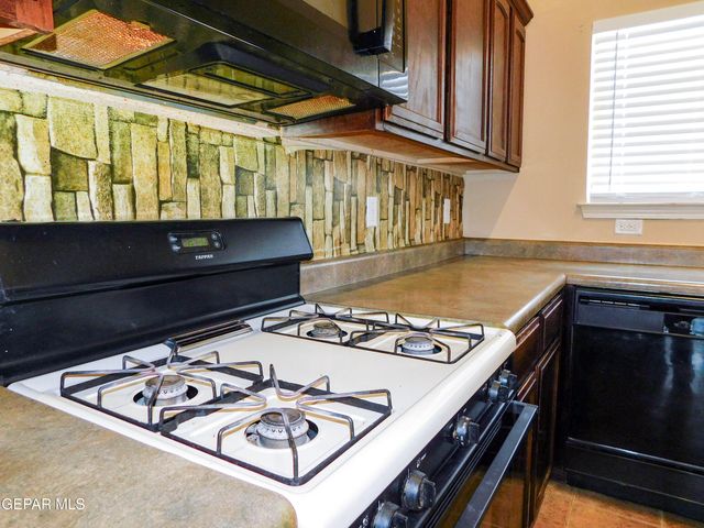 14261 WOODS POINT Avenue, El Paso, TX 79938