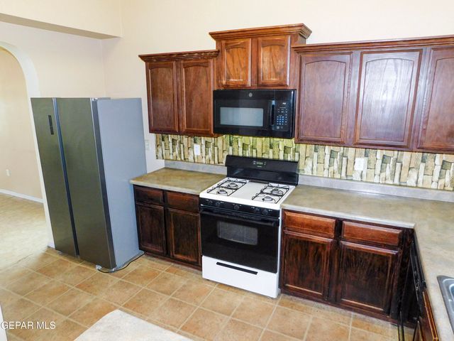14261 WOODS POINT Avenue, El Paso, TX 79938
