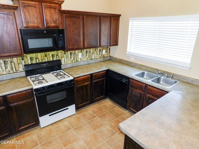 14261 WOODS POINT Avenue, El Paso, TX 79938