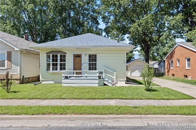 120 E 4th Street, Roxana, IL 62084