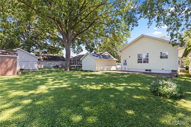 120 E 4th Street, Roxana, IL 62084