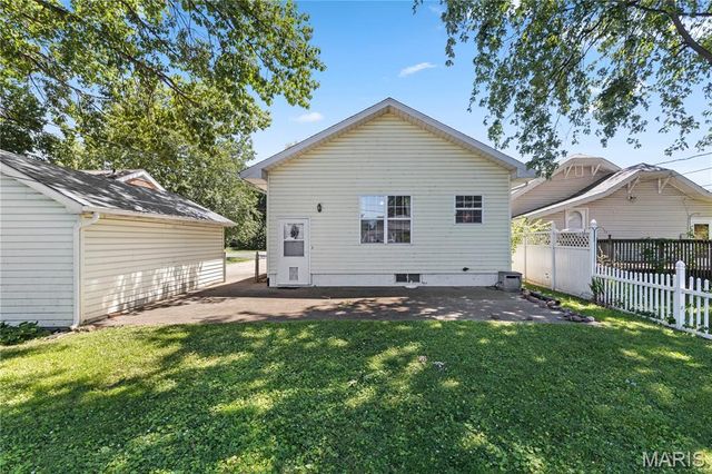 120 E 4th Street, Roxana, IL 62084