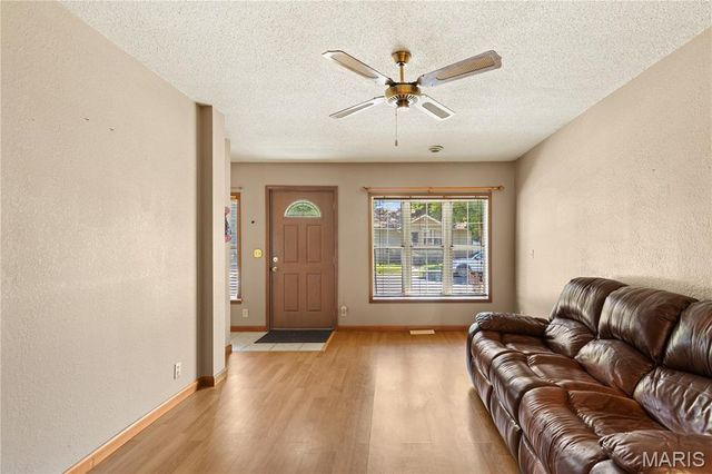 120 E 4th Street, Roxana, IL 62084