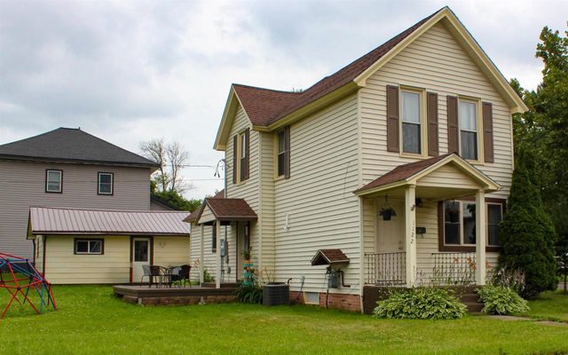 1122 6th St W, Ashland, WI 54806