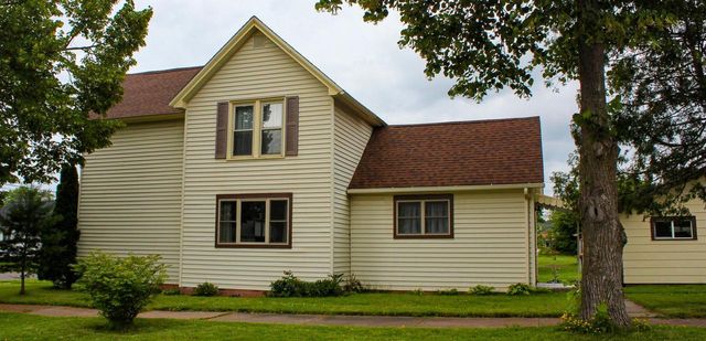 1122 6th St W, Ashland, WI 54806