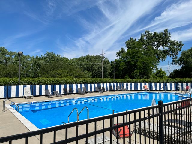 7141 N Kedzie Avenue 912, Chicago, IL 60645