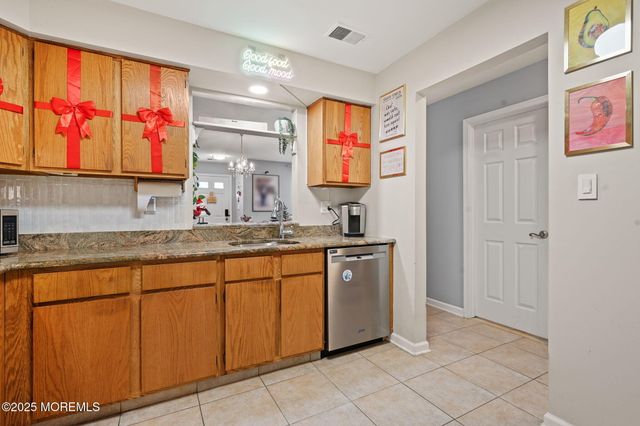 283 Gloucester Court, Aberdeen, NJ 07747