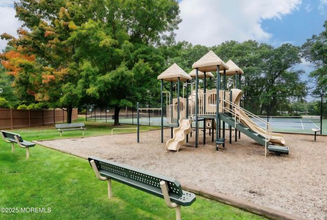 283 Gloucester Court, Aberdeen, NJ 07747