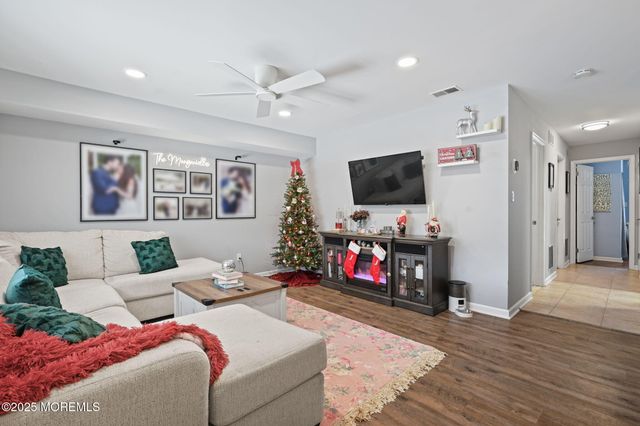 283 Gloucester Court, Aberdeen, NJ 07747