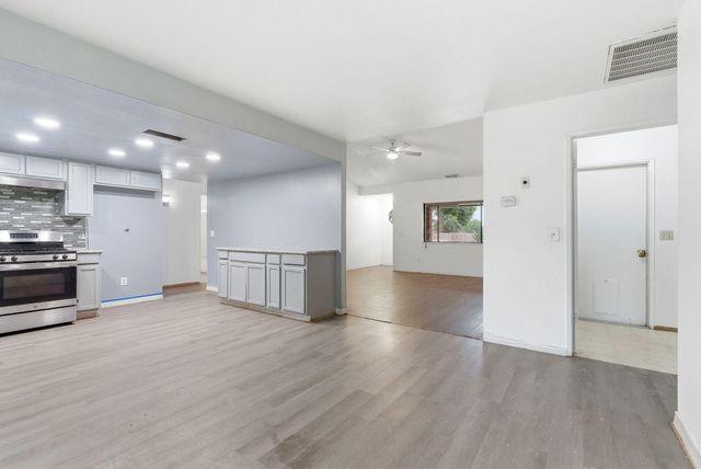 2320 W Kanai Avenue, Porterville, CA 93257