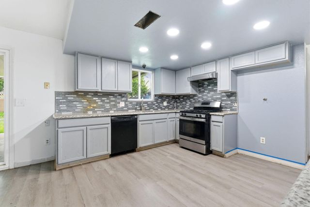 2320 W Kanai Avenue, Porterville, CA 93257