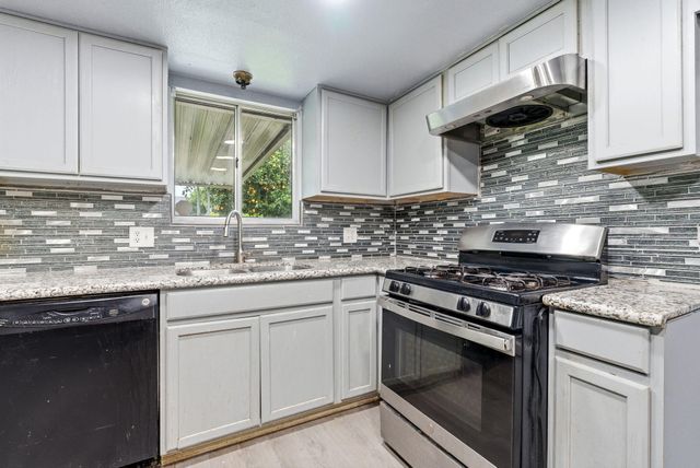 2320 W Kanai Avenue, Porterville, CA 93257