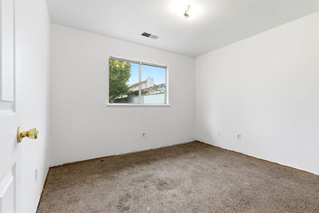 2320 W Kanai Avenue, Porterville, CA 93257