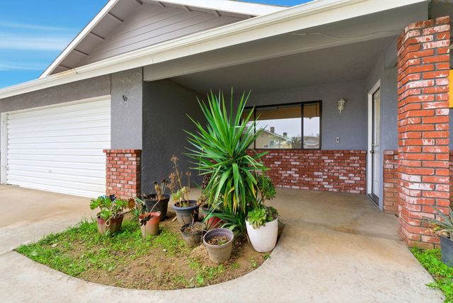 2320 W Kanai Avenue, Porterville, CA 93257