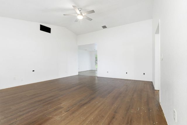 2320 W Kanai Avenue, Porterville, CA 93257